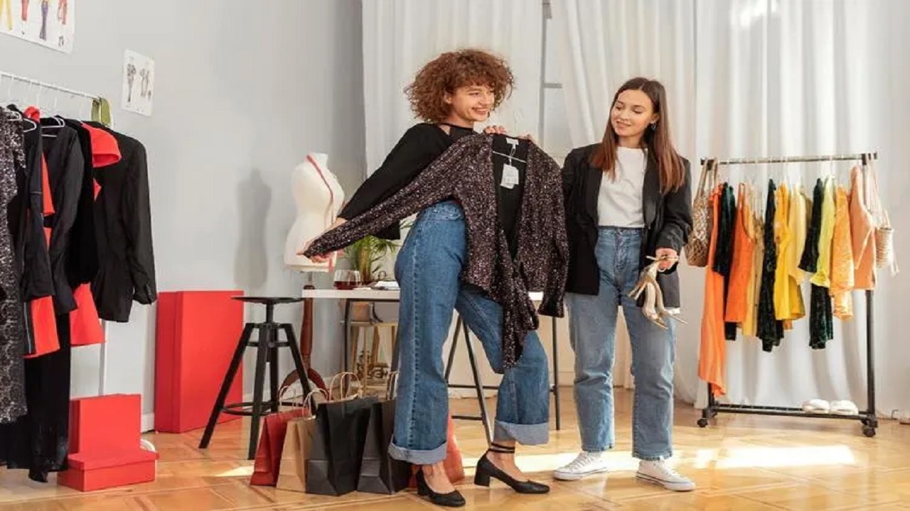 What Information Should Startups Offer to Custom Clothing Manufacturers